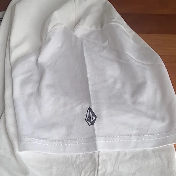 NWOT Volcom Basic Tee - Size M - Picture 4 of 4